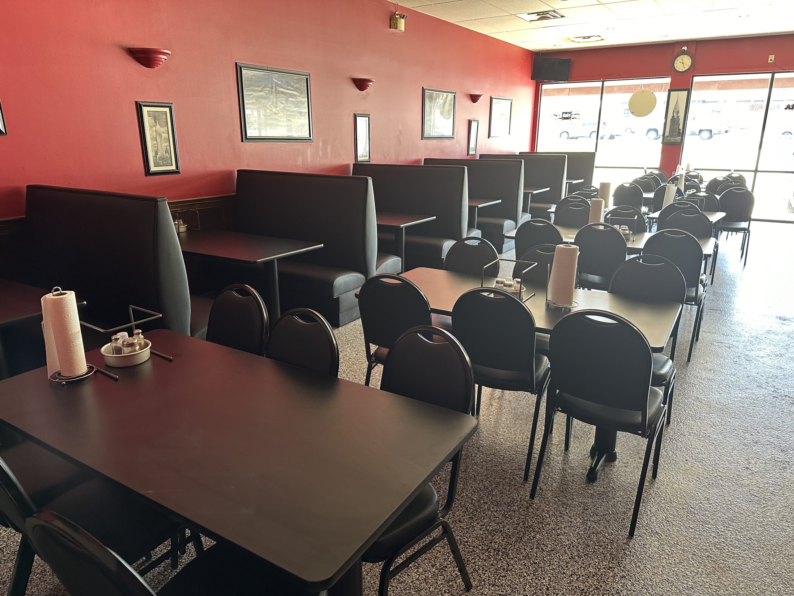 Dining room at Fratelli's Pizzeria in West Chester